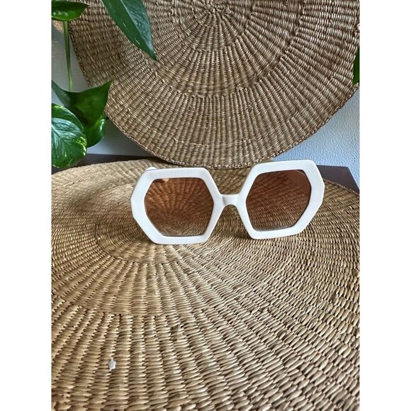 Large fun Hexagon tan sunglasses - Picture 1 of 9